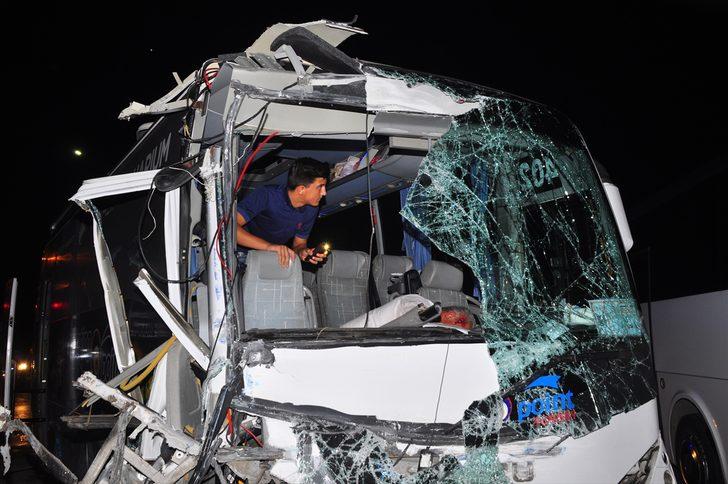 Antalya'da tur minibüsü ile otobüs çarpıştı: 13 yaralı G4