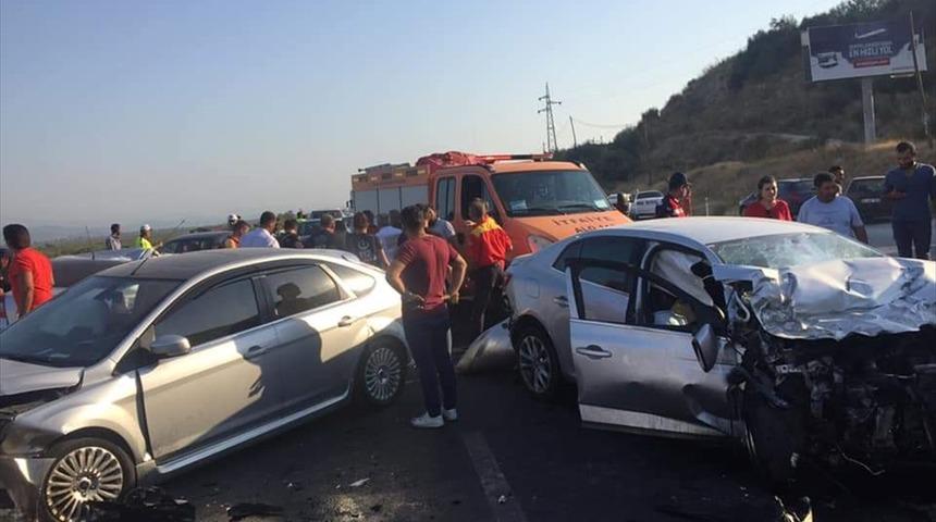Aydın'da feci kaza! Karşı şeride geçip 2 araca çarptı: Çok sayıda yaralı var!