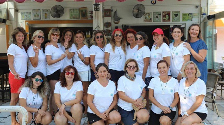 Kadın yelkenciler, barış i&ccedil;in Ege'ye yelken a&ccedil;tı&nbsp;