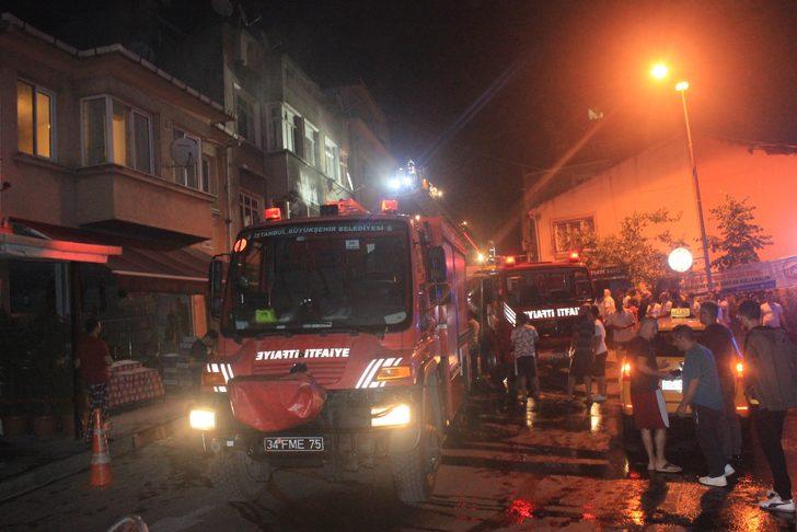 İstanbul'da yangın paniği! 7 kişi dumanların arasında kaldı! G5