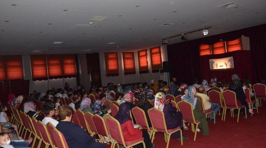Bursa B&uuml;y&uuml;kşehir Belediyesi Kukla Tiyatrosu Emetli &ccedil;ocuklarla buluştu