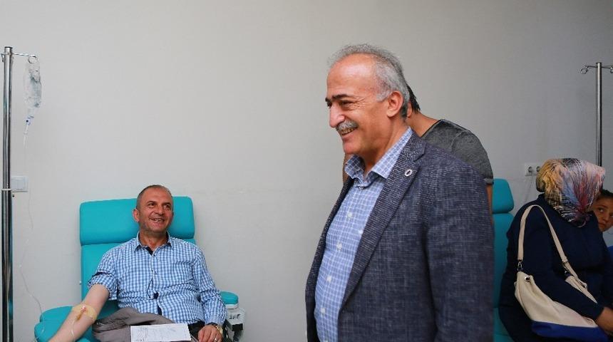 Rekt&ouml;r &Ccedil;omaklı, Araştırma Hastanesi&rsquo;nde incelemede bulundu, hastaları ziyaret etti