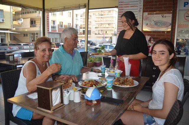 Ekmeğini ateşten çıkarıyor 2