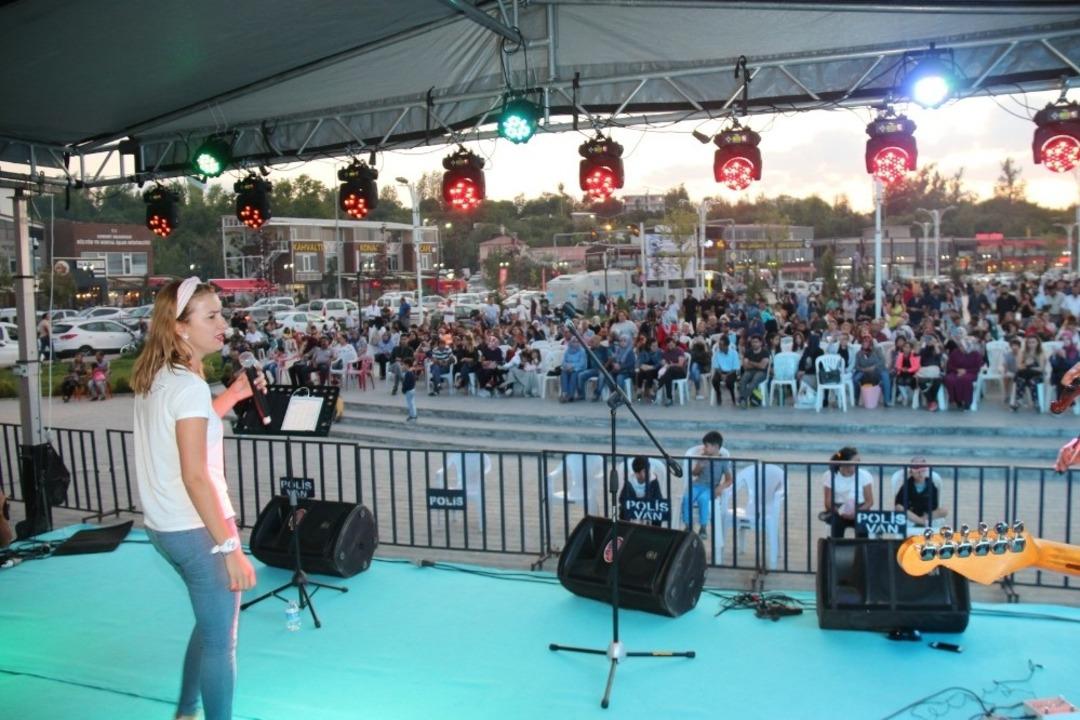 Edremit&rsquo;te &lsquo;M&uuml;zik ş&ouml;leni&rsquo;