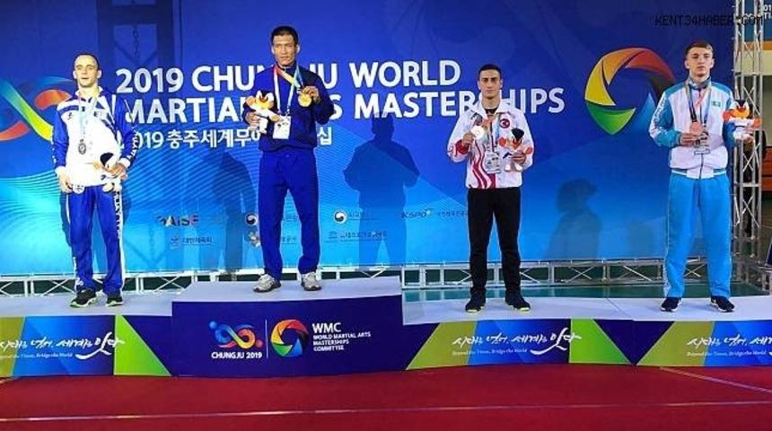 Kartallı gen&ccedil; d&ouml;v&uuml;ş&ccedil;&uuml; G&uuml;ney Kore&rsquo;den madalyayla d&ouml;nd&uuml;