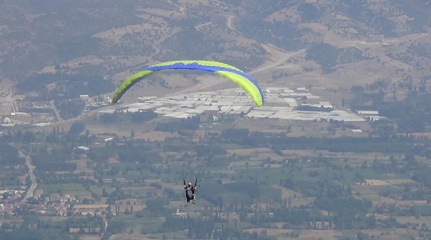 Simav'da yamaç paraşütü festivali