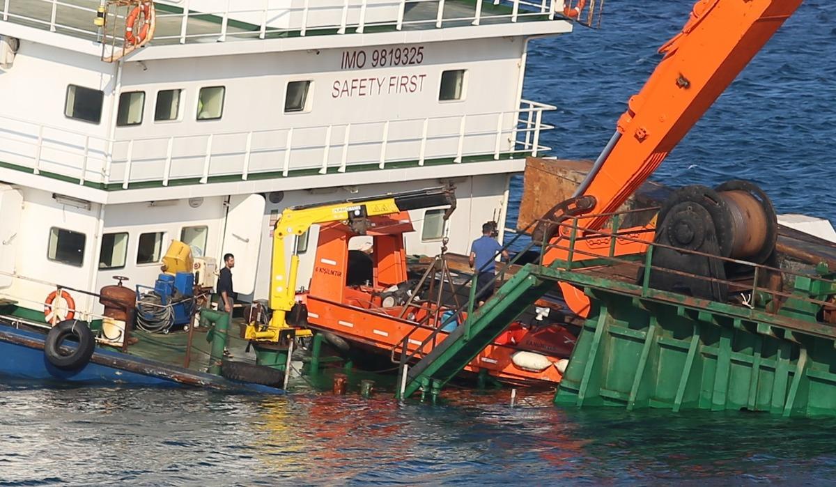Bozcaada'da karaya oturan geminin personeli i&ccedil;in 72 saat s&uuml;re! 