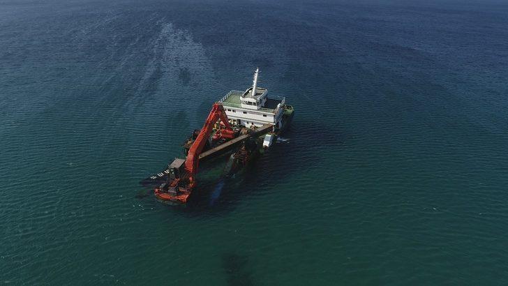 Bozcaada'da karaya oturan geminin personeli için 72 saat süre!  G1