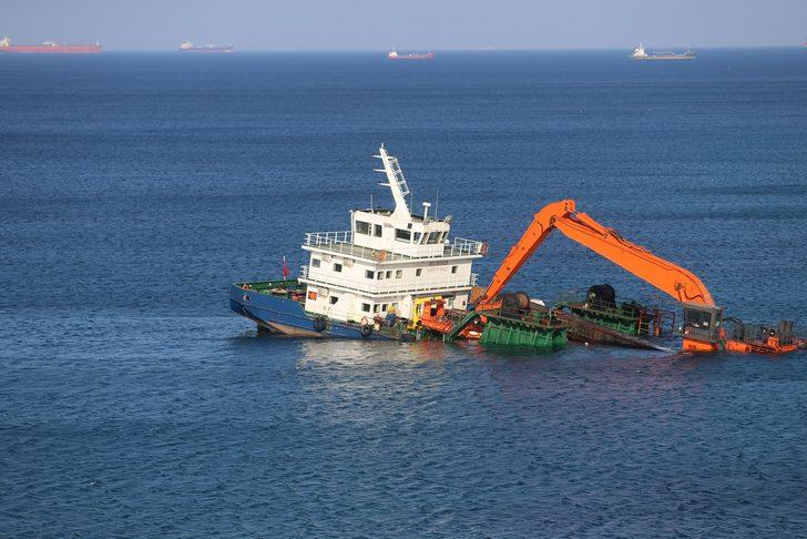 Bozcaada'da karaya oturan geminin personeli için 72 saat süre!  G2
