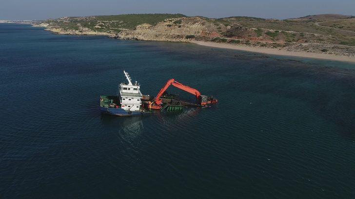 Bozcaada'da karaya oturan geminin personeli için 72 saat süre!  G4