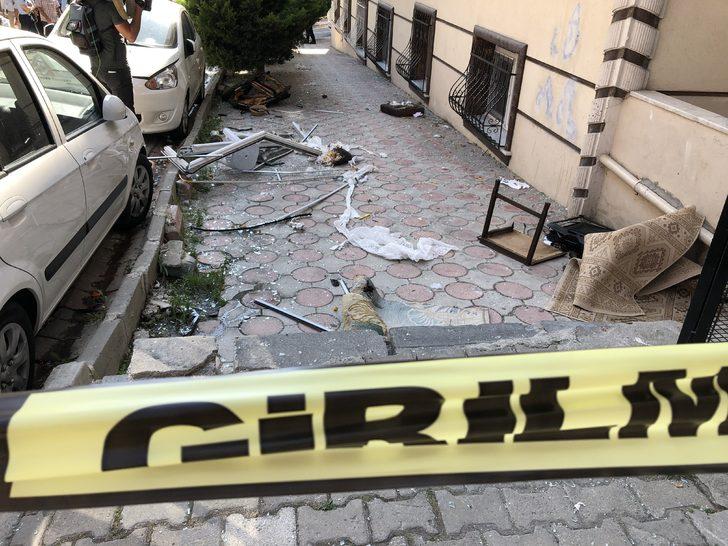 Son dakika: Esenyurt'ta bir binada doğalgaz patlaması G4