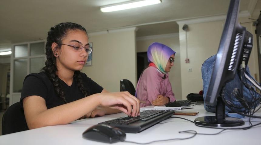 Tatili değerlendirdiler, bilgisayar kullanmayı öğrendiler