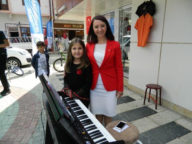 Geleceğin başarılı piyano sanatçısından örnek davranış G4