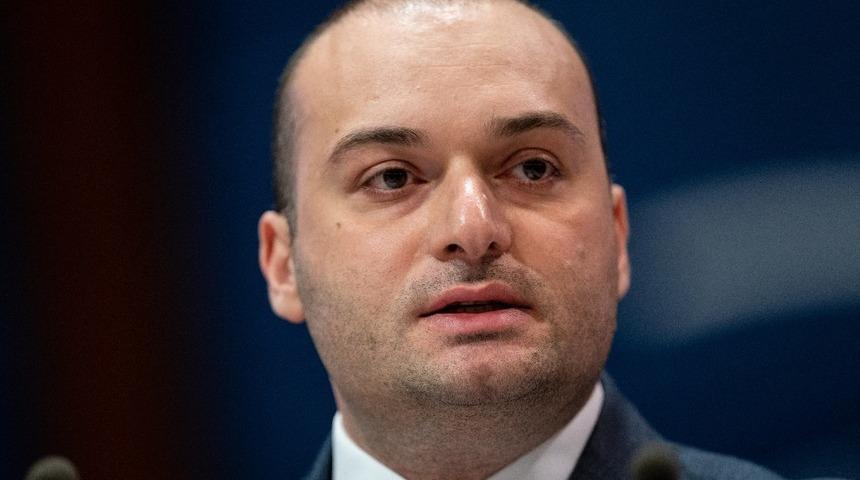 Ülke şokta! Başbakan istifasını duyurdu