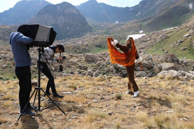 Hakkari deki Ber&ccedil;elan Yaylası nda moda &ccedil;ekimi 4