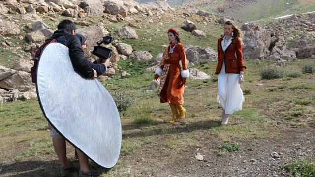 Hakkari'deki Berçelan Yaylası'nda moda çekimi