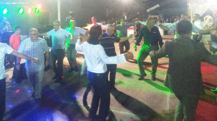 Kaymakam Okatan, korumasının d&uuml;ğ&uuml;n&uuml;nde y&ouml;resel oyunlar oynadı