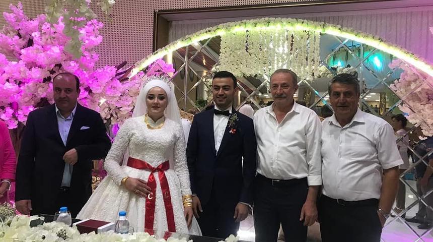 Başkan Atabay ve İmamoğlu Batman&rsquo;da nikaha katıldı