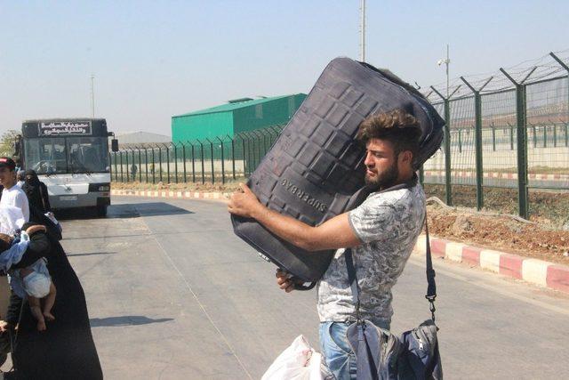 Bayramı ülkelerinde geçiren Suriyelilerin dönüşleri sürüyor