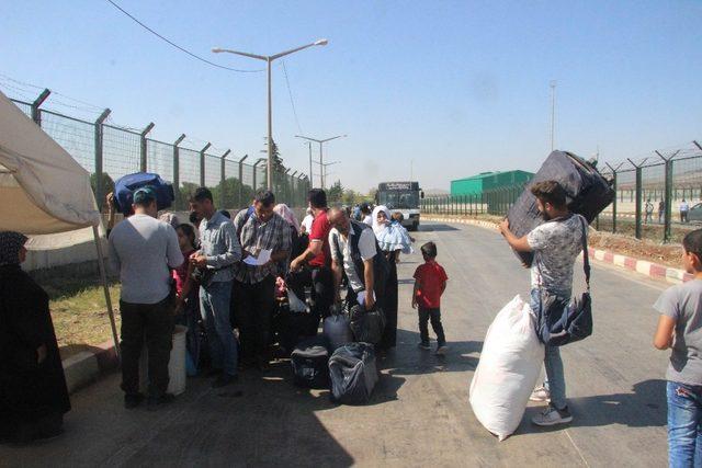 Bayramı ülkelerinde geçiren Suriyelilerin dönüşleri sürüyor