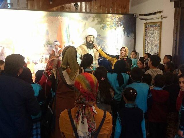 Kanuni Sultan S&uuml;leyman Osmanlı K&uuml;lt&uuml;r Evi&rsquo;ni en &ccedil;ok onlar ziyaret ediyor 1