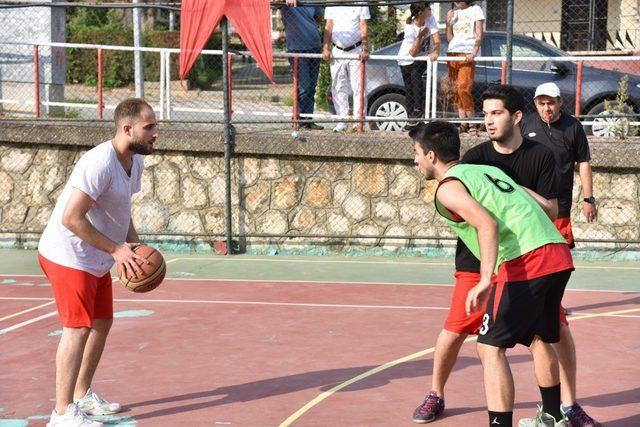 Sokak Basketbolu renkli görüntülere sahne oldu