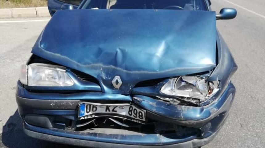 Sungurlu&rsquo;da iki otomobil &ccedil;arpıştı: 3 Yaralı