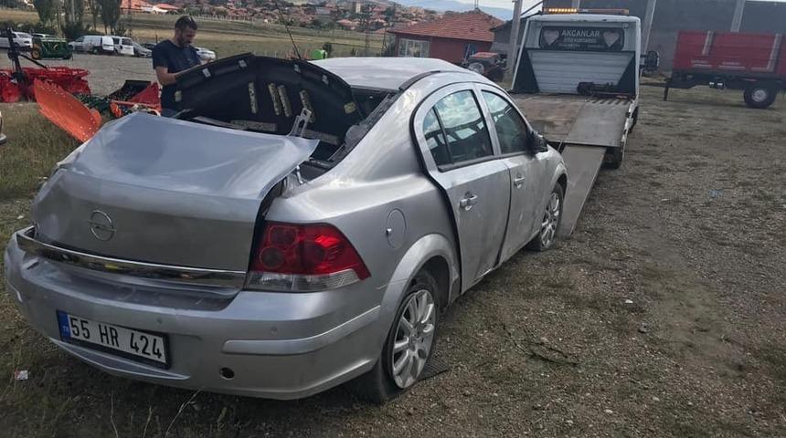 Orta ref&uuml;je &ccedil;arpan ara&ccedil; takla attı: 6 yaralı