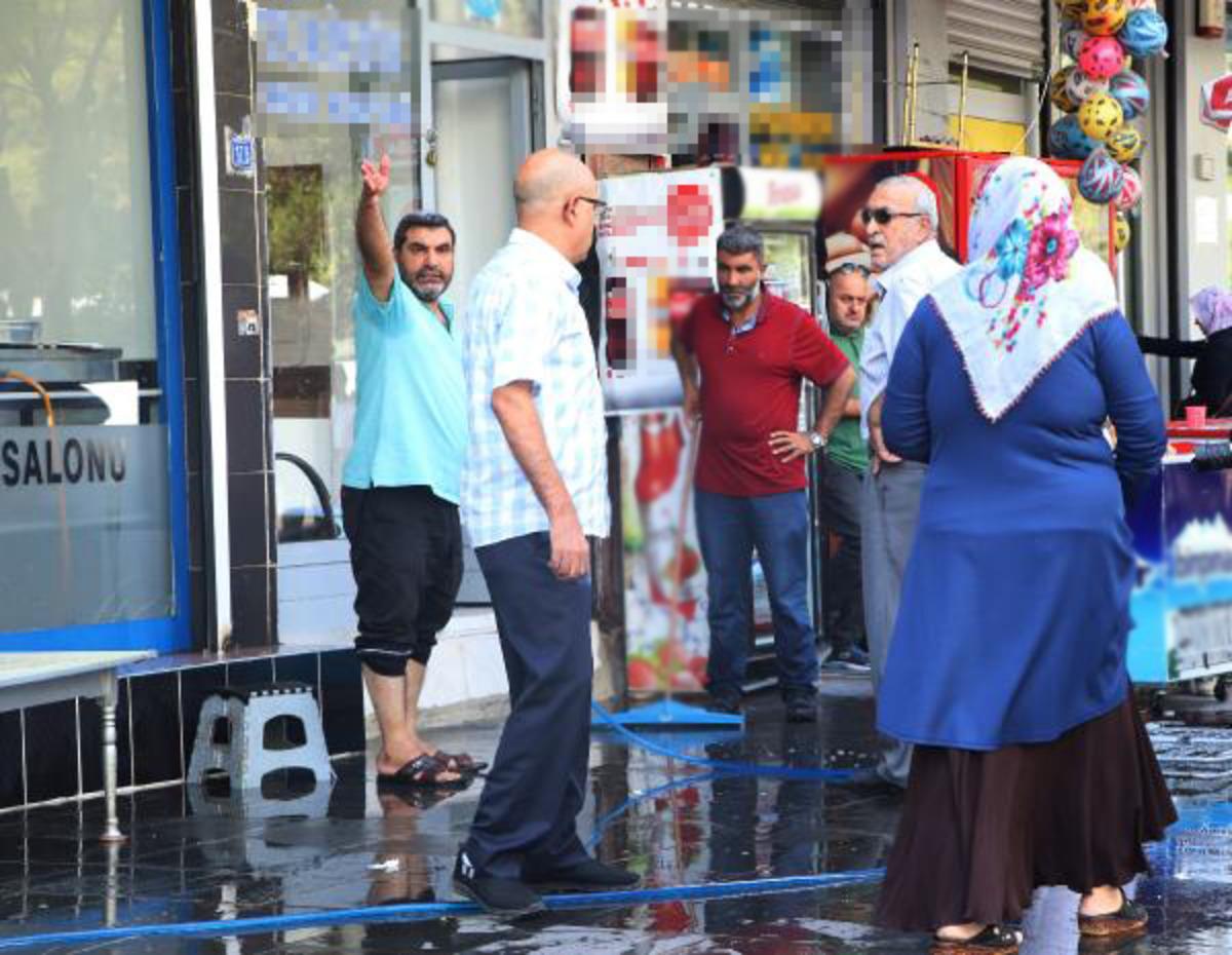 Diyarbakır'da park yeri dehşeti! Kanlar i&ccedil;in yere yığıldı 