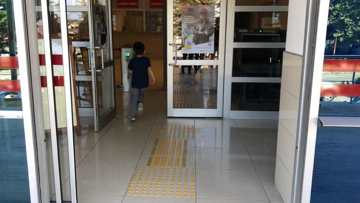 Zonguldak'ta gözaltına alınan babasının peşinden koşan çocuğun görüntüsü yürekleri burktu G3