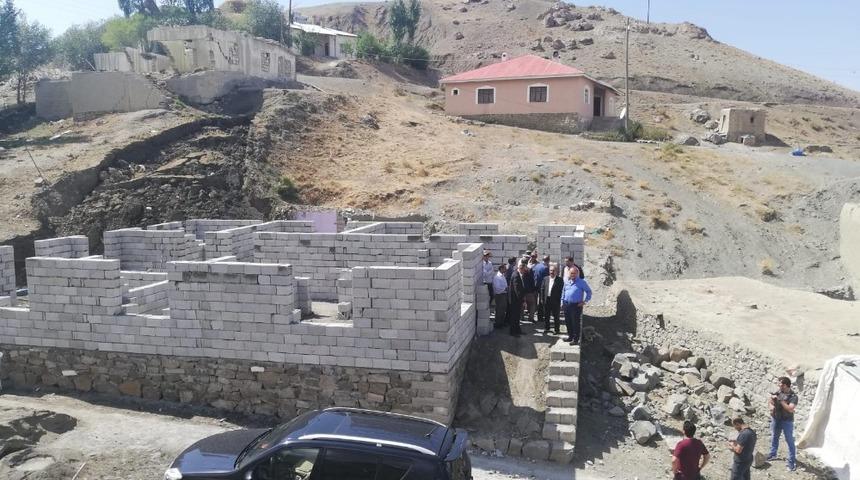 G&uuml;rpınar Belediyesinden muhta&ccedil; aileye ev yapımı