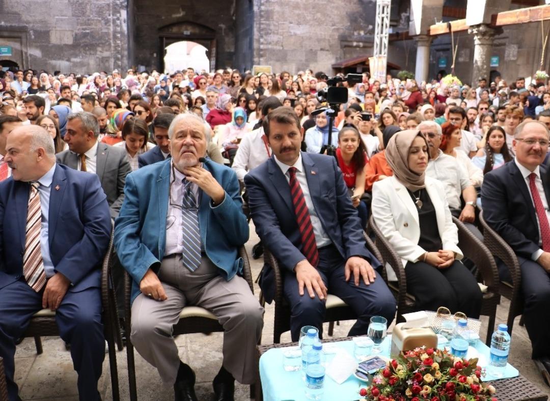 Sivas&rsquo;ta İlber Ortaylı izdihamı