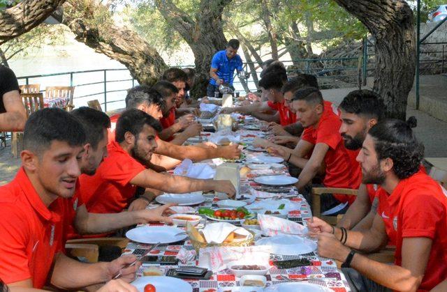 Manavgat Belediyespor moral kahvaltısında bir araya geldi