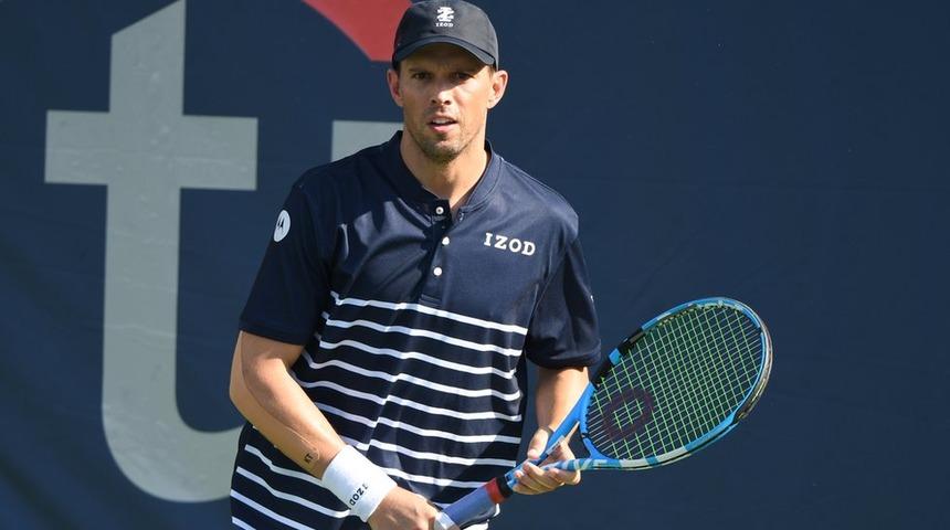 Raketiyle hakeme 'ateş eden' şampiyon tenis&ccedil;iye 10 bin dolar ceza