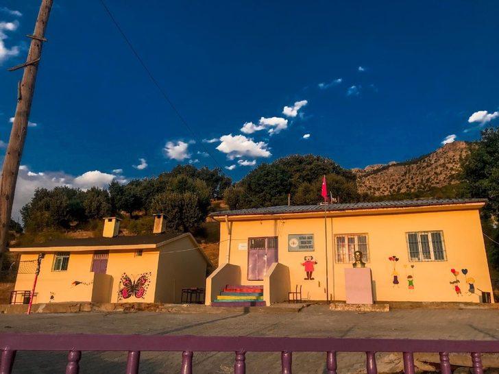 Meslektaşları tatildeyken o okulun tadilatını tamamladı G3