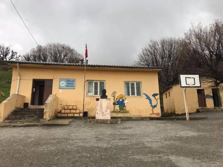 Meslektaşları tatildeyken o okulun tadilatını tamamladı G4