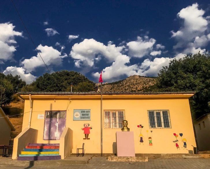 Meslektaşları tatildeyken o okulun tadilatını tamamladı G5