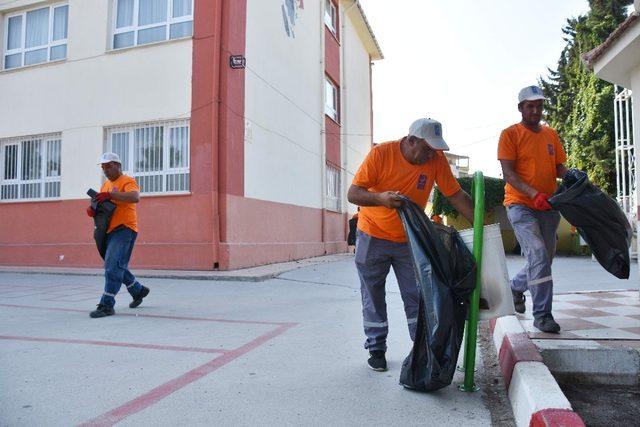 Aliağa Belediyesi eğitim kurumlarına desteğini sürdürüyor