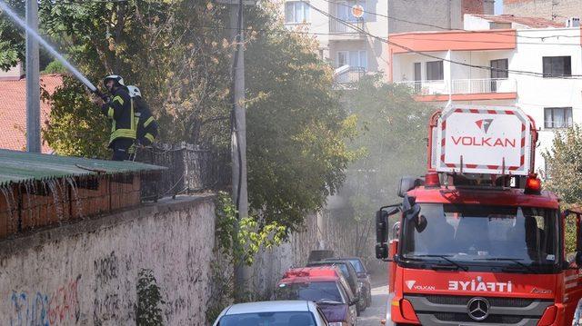 Manisa’da lise binasında çıkan yangın korkuya neden oldu