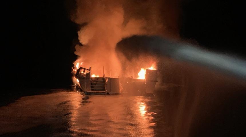 ABD'de tekne yangını: 34 kişi öldü