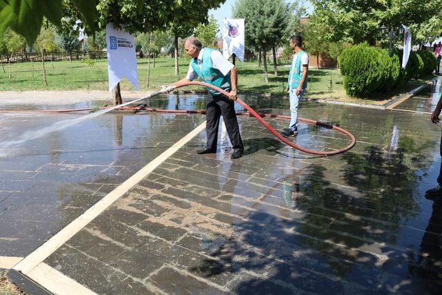 Diyarbakır’da yükümlüler çevre temizliği yaptı