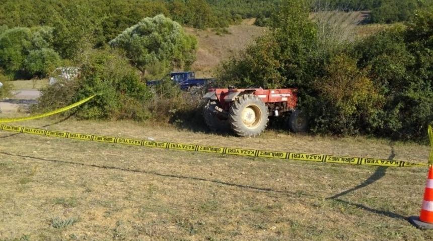 Devrilen traktörün altında kalan genç hayatını kaybetti