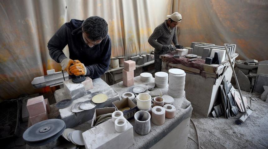 T&uuml;rkiye'de yatırımlar son 10 yılın en keskin d&uuml;ş&uuml;ş&uuml;n&uuml; yaşadı: Ekonomi k&uuml;&ccedil;&uuml;lmeye devam eder mi?