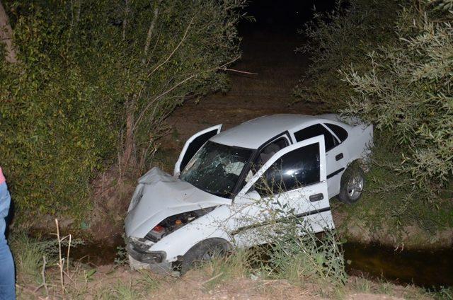 Sürücüsünün kalp krizi geçirdiği otomobil sulama kanalına girdi: 1 ölü, 3 yaralı