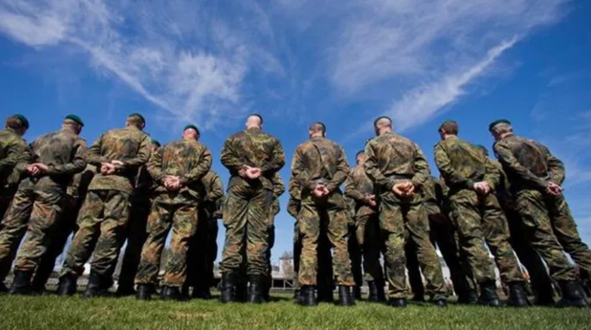 Berlin'de Türk kökenli askere saldırı! Alman Savunma Bakanı'ndan sert tepki!