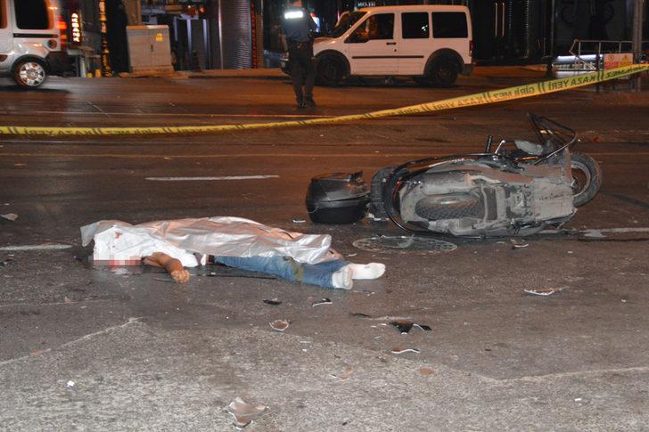 Fatih'te motosiklet otomobile çarptı: 1 ölü, 1 yaralı G1
