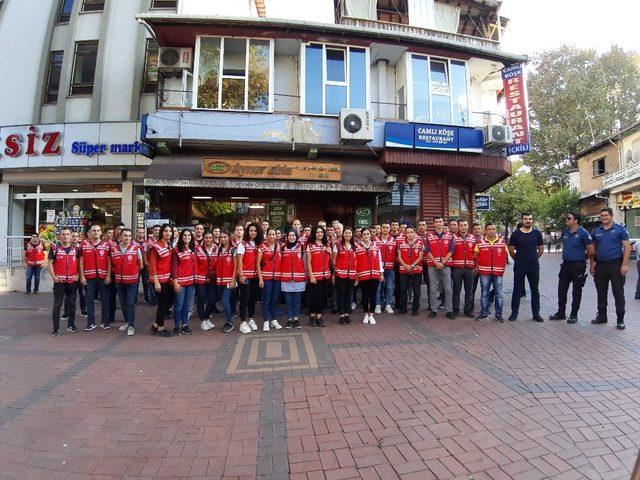 Göreve yeni başlayan polislere manda yoğurdu ikramı