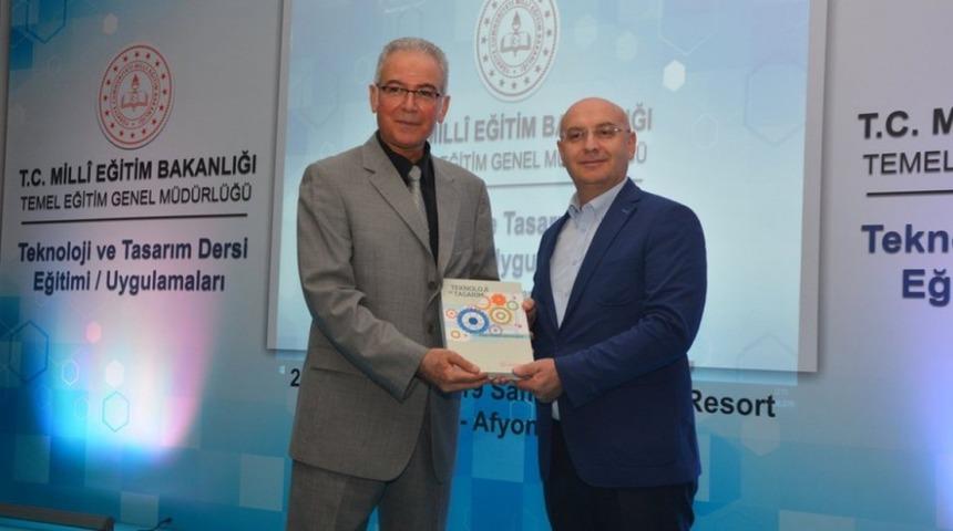 DP&Uuml;&rsquo;l&uuml; Prof. Dr. Levent Mercin, kitabının tanıtımına katıldı