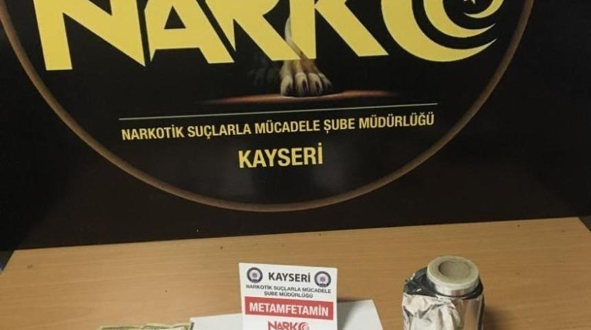 Kayseri polisi uyuşturucuya ge&ccedil;it vermiyor: 2 g&ouml;zaltı