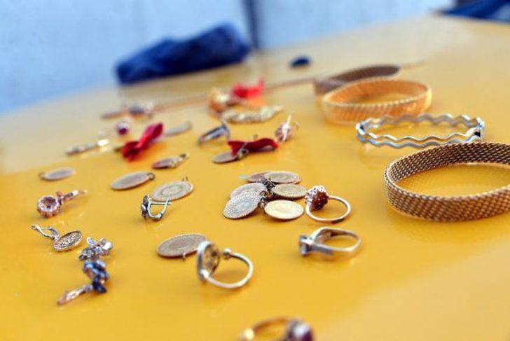 Dolandırıcının çorabından çıkanlar şoke etti! G5